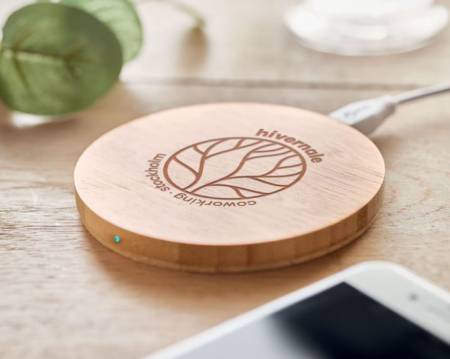 MO9434 Wireless charger in bamboo.